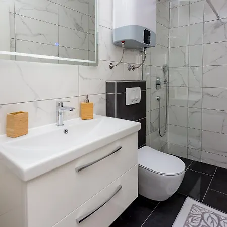 Aga Nemira شقة أوميس