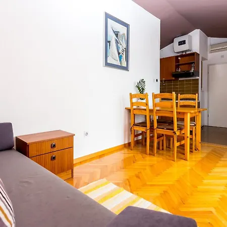 Aga Nemira شقة أوميس