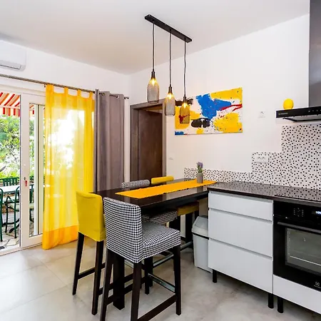 Aga Nemira * أوميس